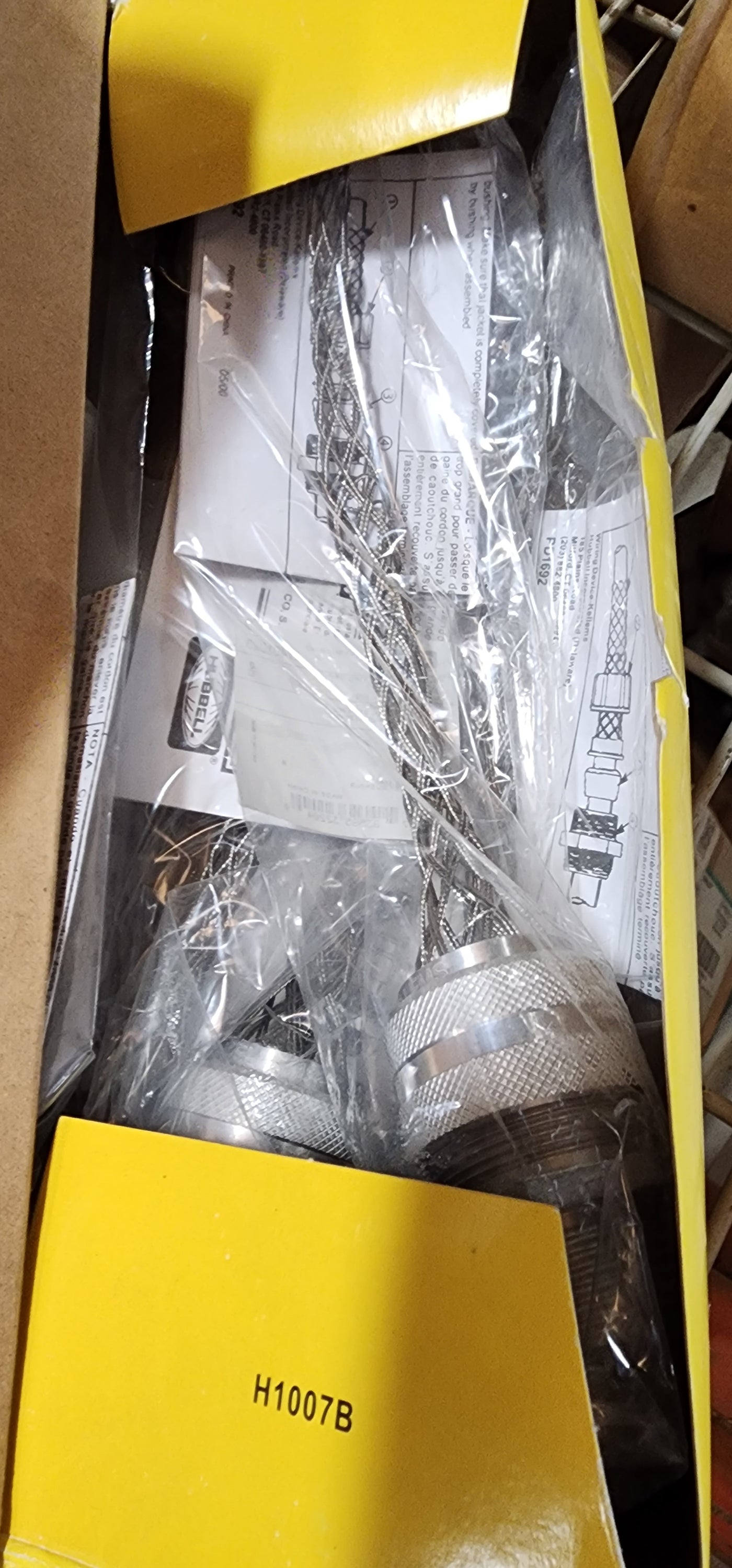 Hubbell Kellems 07401023 Wire Deluxe Cord Grips, Straight Male, .750-.875", 1" with Mesh-New Surplus