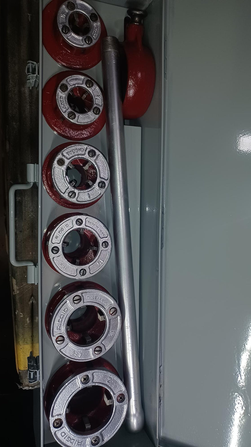 Ridgid 36475 12R Manual Threader Set for NPT 1/2 in. to 2in. Conduit