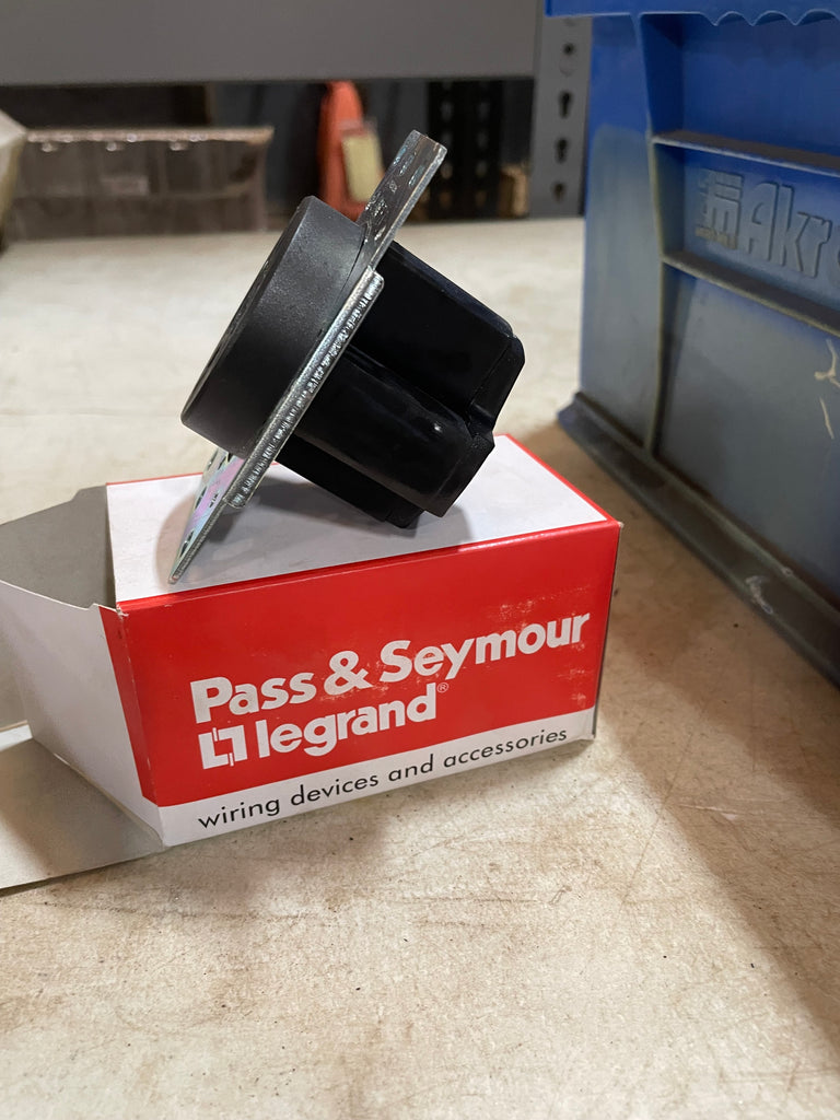 P&S Legrand 3864 30AMP 125/250V Blade Receptacle 3P 4Wire GroundingNew Surplus 15.41