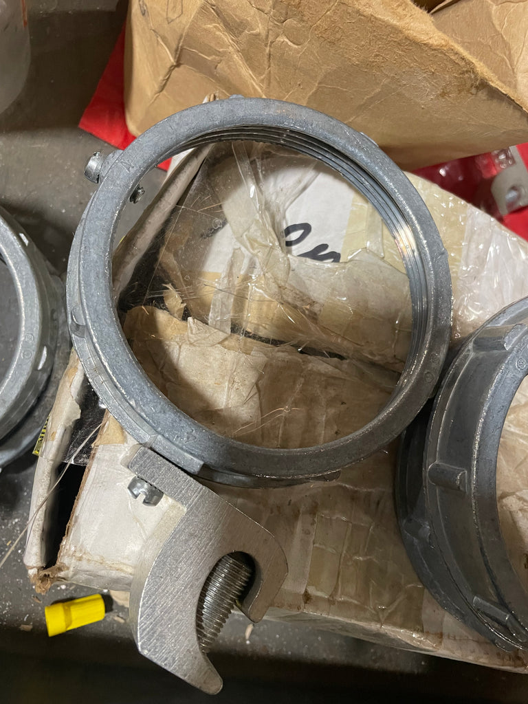 Arlington 459250 4" Insulated Grounding Bushing w/ Lug, Zinc Die Cast