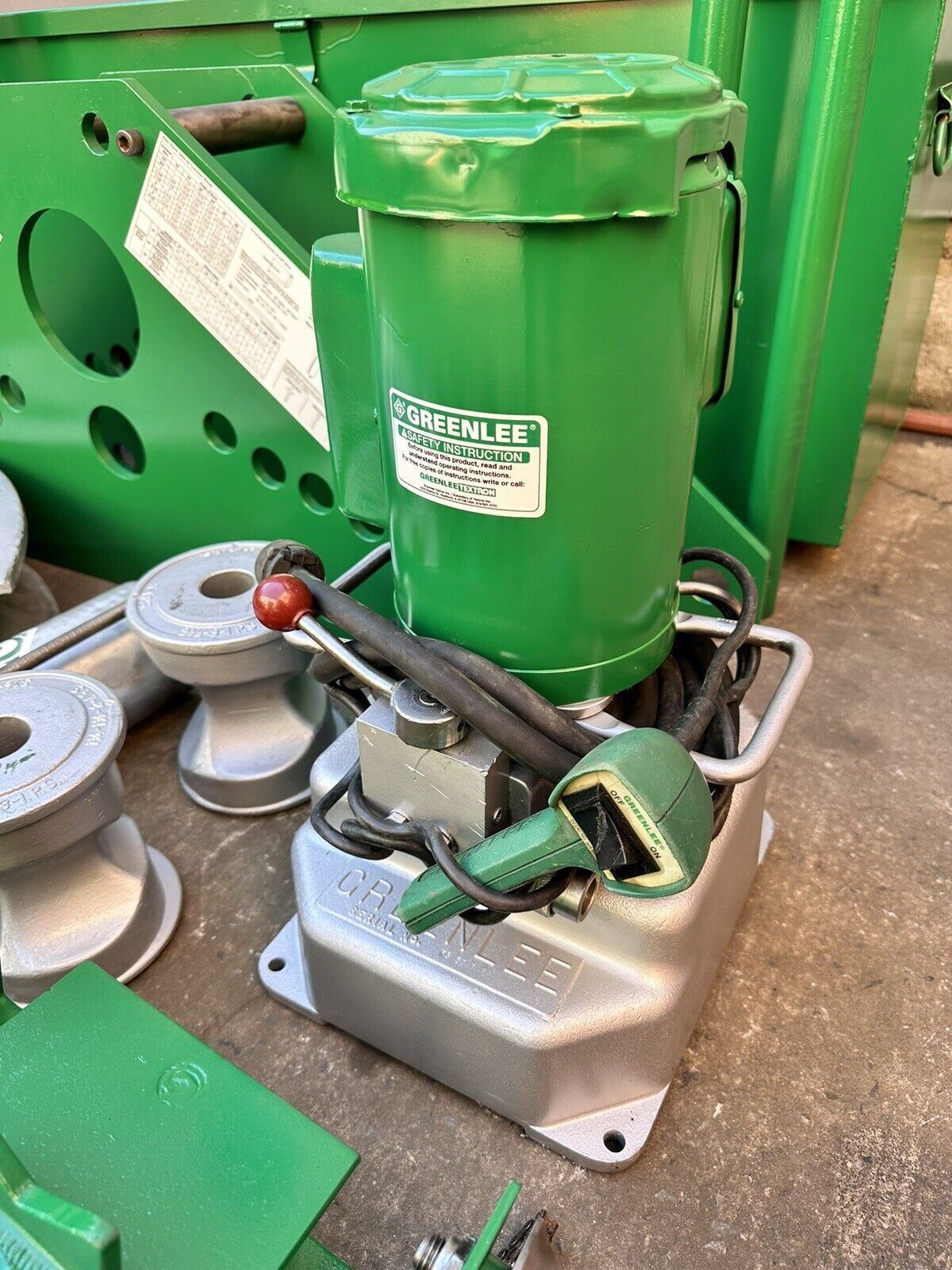 Greenlee 885E980 Conduit Bender with Pump - Reconditioned
